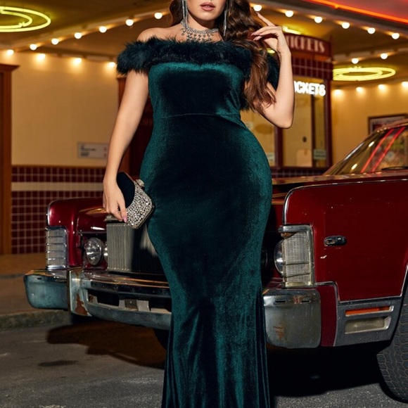 Plus Size Emerald Green Fuzzy Trim Mermaid Hem Glitter Bridesmaid Dress - Picture 3 of 10